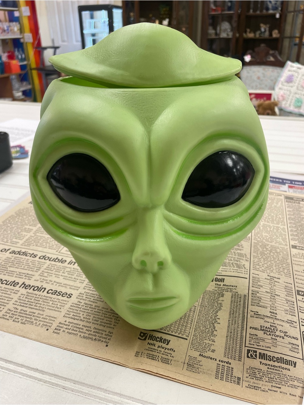 Vtg 1990’s “Alien Pops" Alien Head Candy Store Green Display Plastic Container